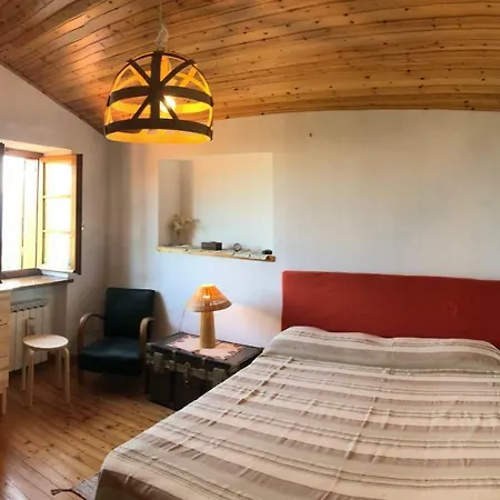 Little-house *